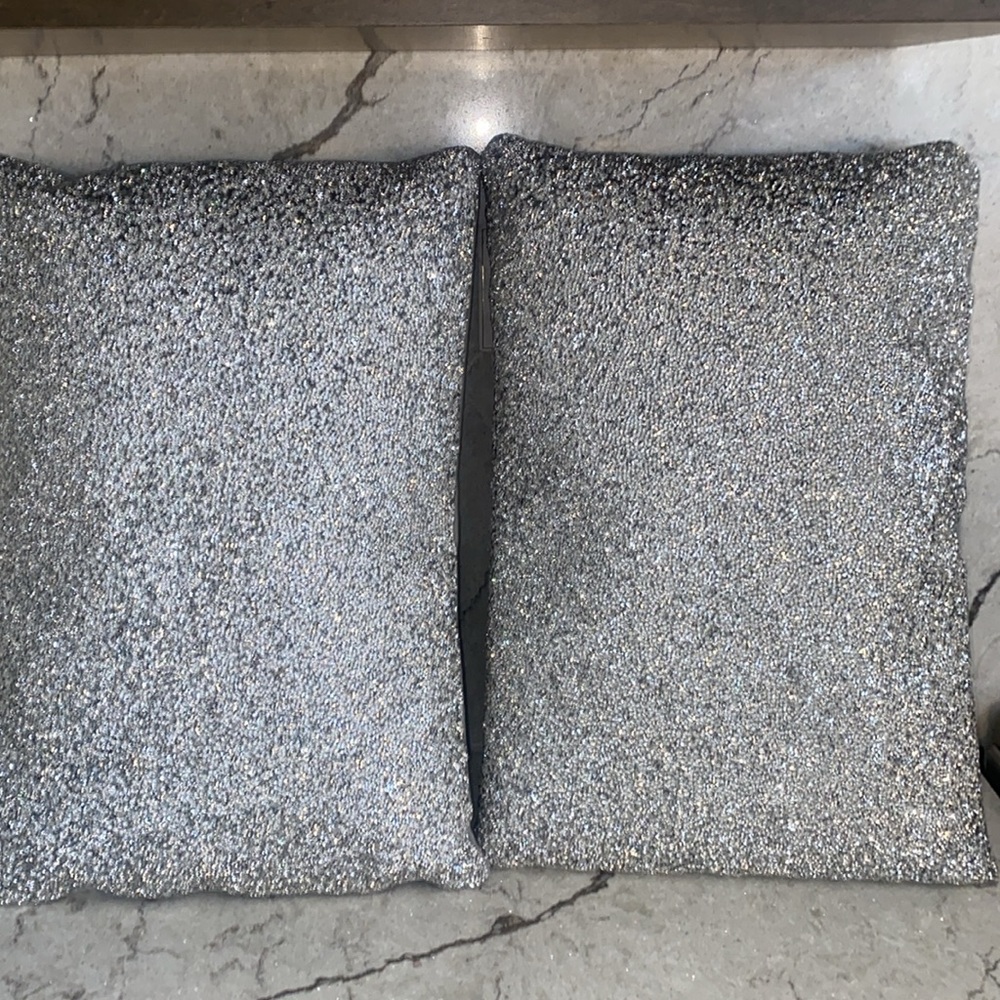 Two rinestone pillows - Picture 6 of 7